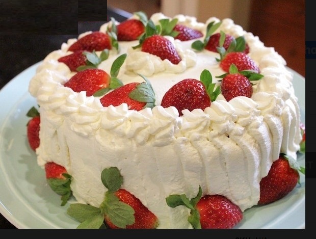 Short-Strawberry  Cake